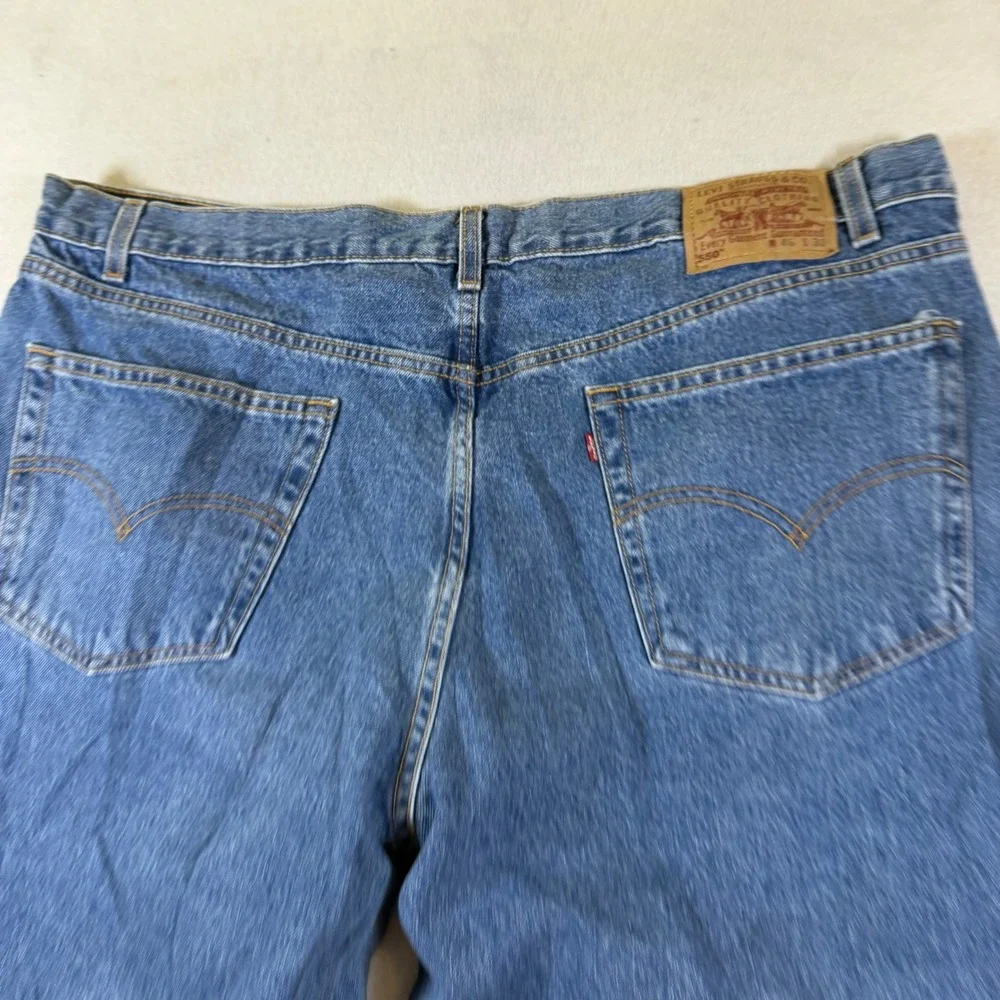 Levis 550 Relaxed Fit Tapered Leg Jeans Mens 46x30 Medium Wash Blue Denim